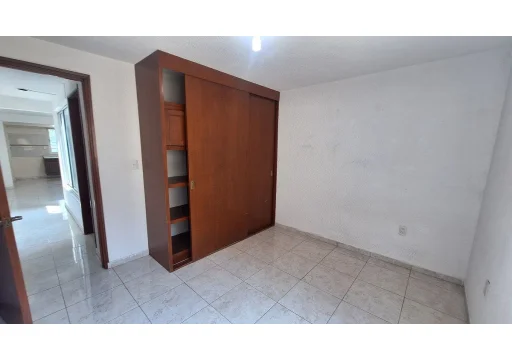 Retorno 803 40 El Centinela EB-WE5293 20000 90m2 7