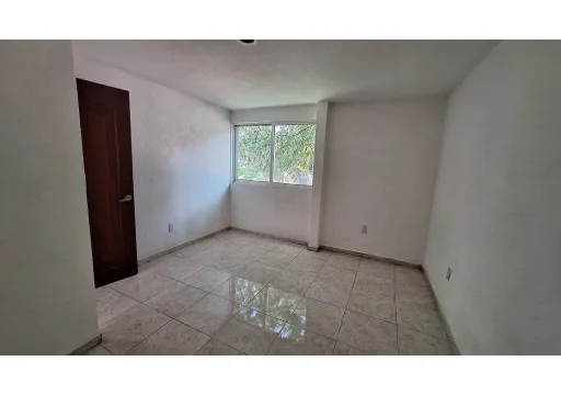 Retorno 803 40 El Centinela EB-WE5293 20000 90m2 10