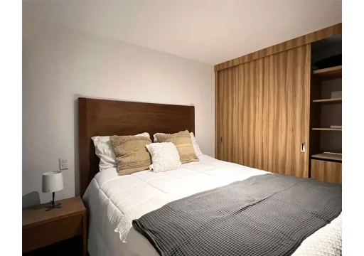8904