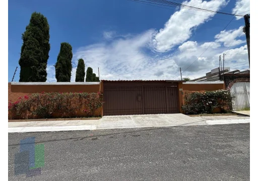 Casa colonial de una planta en Juriquilla 36