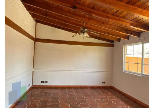 Casa colonial de una planta en Juriquilla 8