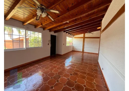 Casa colonial de una planta en Juriquilla 9