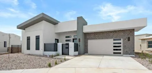 1365 Desert Night Street 1