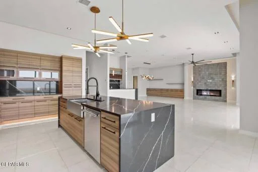 1365 Desert Night Street 5