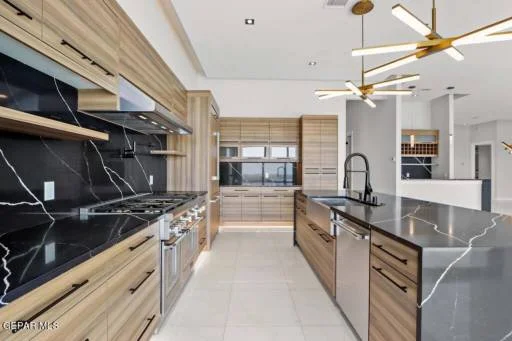 1365 Desert Night Street 6