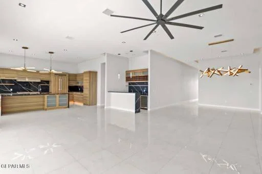 1365 Desert Night Street 10