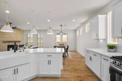 10704 Walden Pond St 5