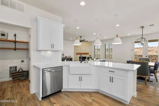 10704 Walden Pond St 6