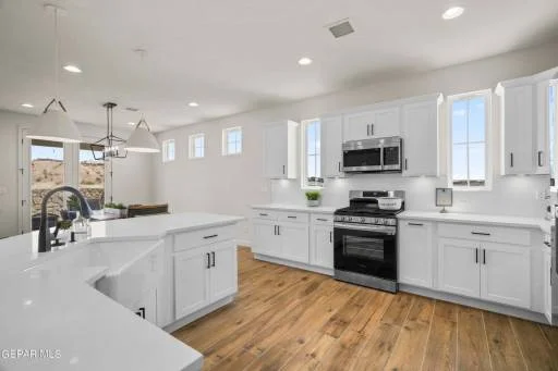 10704 Walden Pond St 7