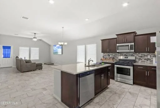 1005 Indigo Sky Street 8