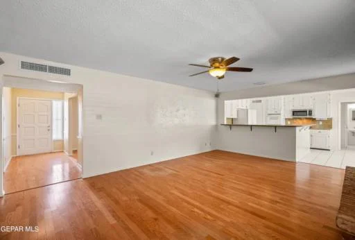 10225 WOODWAY Drive 11
