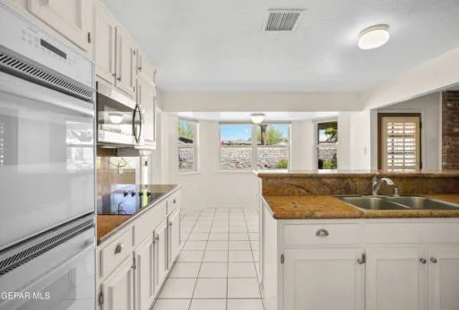 10225 WOODWAY Drive 12