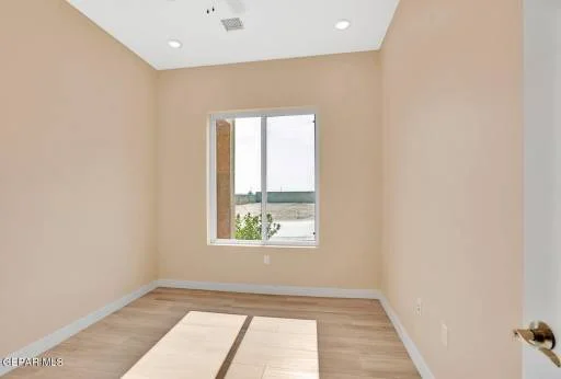 1031 VINTON Avenue 30 23