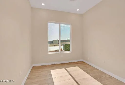 1031 VINTON Avenue 30 4