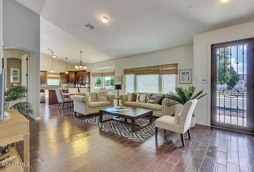 1041 Summer Lake Street 4