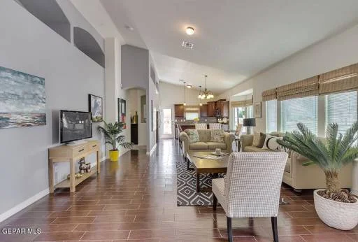 1041 Summer Lake Street 5
