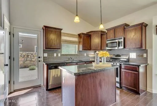 1041 Summer Lake Street 10