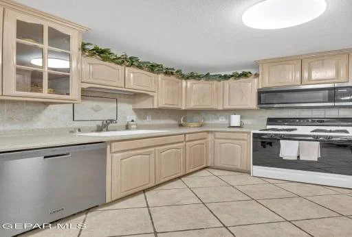 10604 Kinross Avenue D 16
