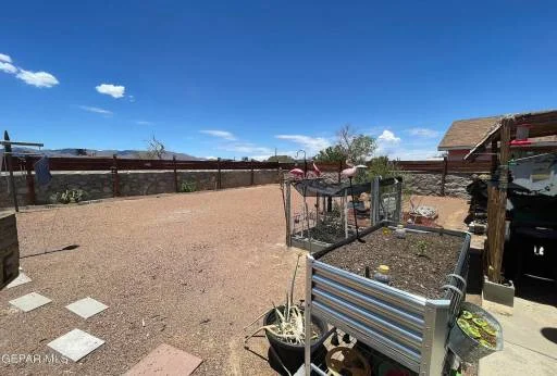 10717 QUARTZ Street 22