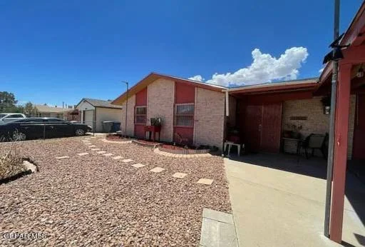 10717 QUARTZ Street 27