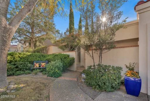1077 LOS JARDINES Circle 2