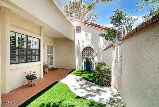 1077 LOS JARDINES Circle 3