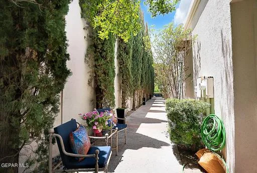 1077 LOS JARDINES Circle 4