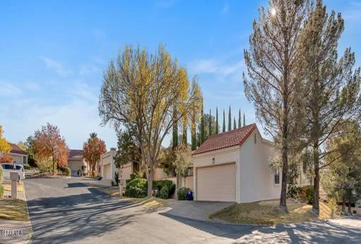 1077 LOS JARDINES Circle 51