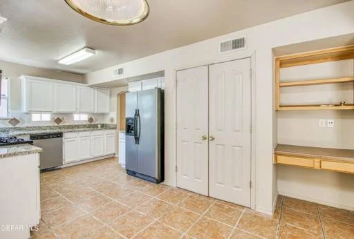 10817 Walden Pond Street 23