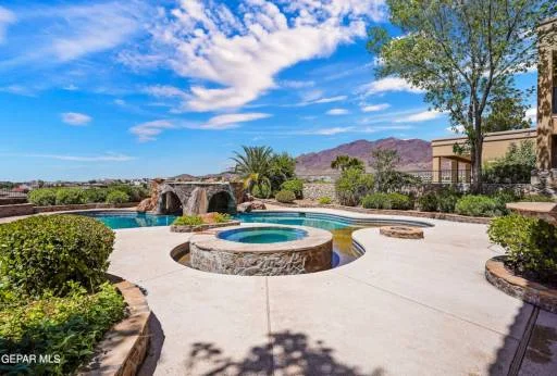 1123 CALLE PARQUE Drive 5