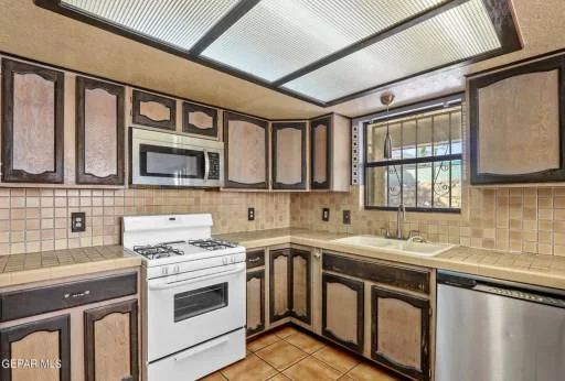 11621 Sheila Drive 12