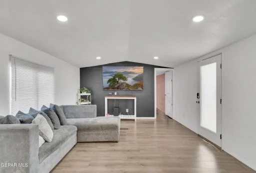 1244 SAN ANGEL 22