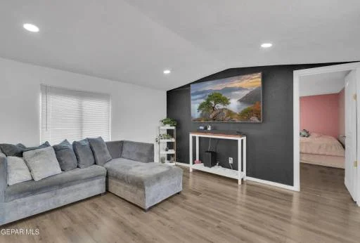 1244 SAN ANGEL 23
