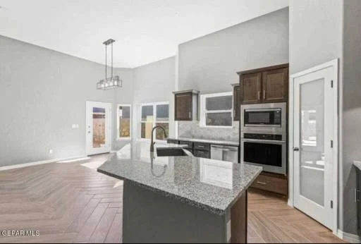 12580 Polo Norte 9
