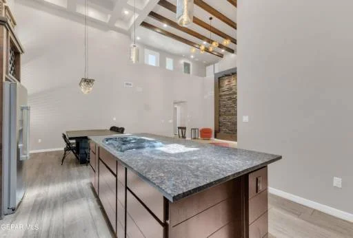 1276 Desert Night Street 24