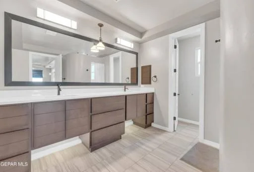 1276 Desert Night Street 44