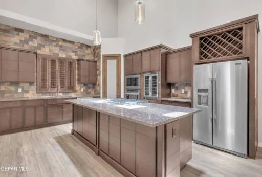 1276 Desert Night Street 7
