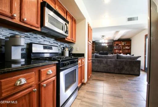 12138 SAINT ROMEO Avenue 7