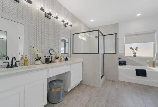 13728 Villa vista Avenue 22