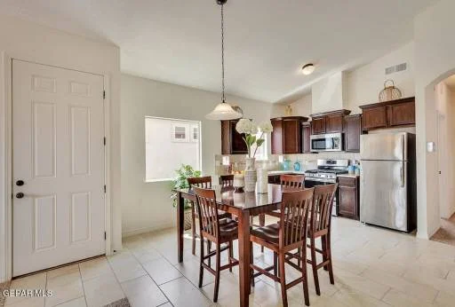 13805 Summer Story Avenue 6