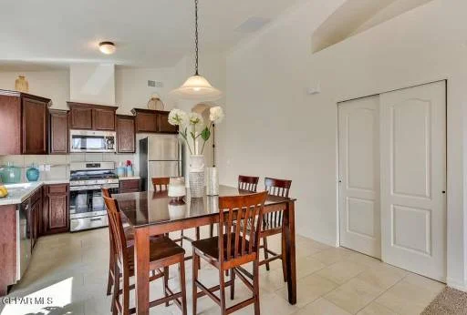 13805 Summer Story Avenue 7