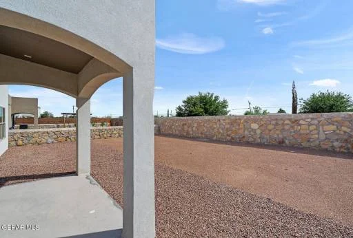 13805 Summer View Avenue 28