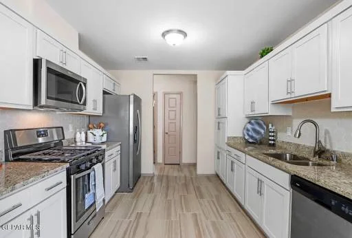 13817 Lorenz Avenue 15