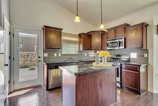 13857 Summer Story Avenue 31