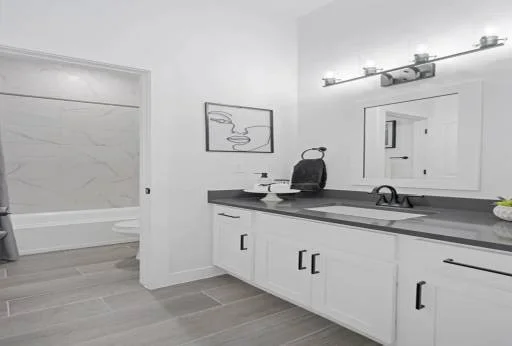 13901 Summer View Avenue 33