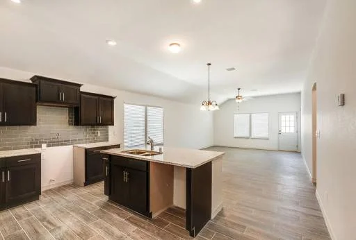 13977 Margaret Ponce Avenue 8
