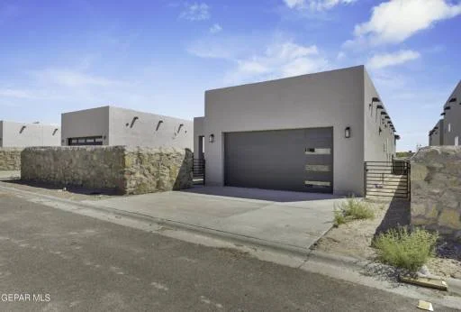 13083 Emerald Hills Avenue 34