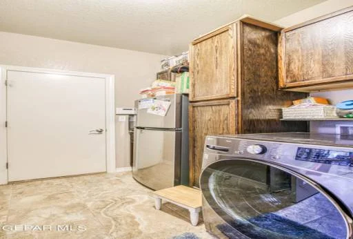 14701 HUNTERS GROVE Avenue 35