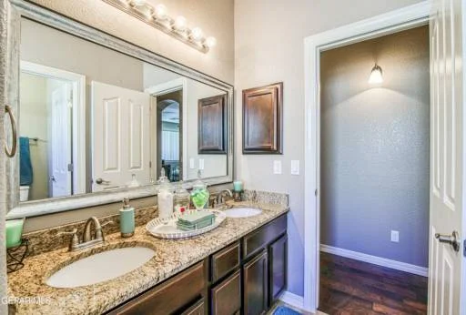 14701 HUNTERS GROVE Avenue 42