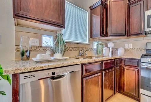 14761 MIKE A MENDOZA Avenue 15